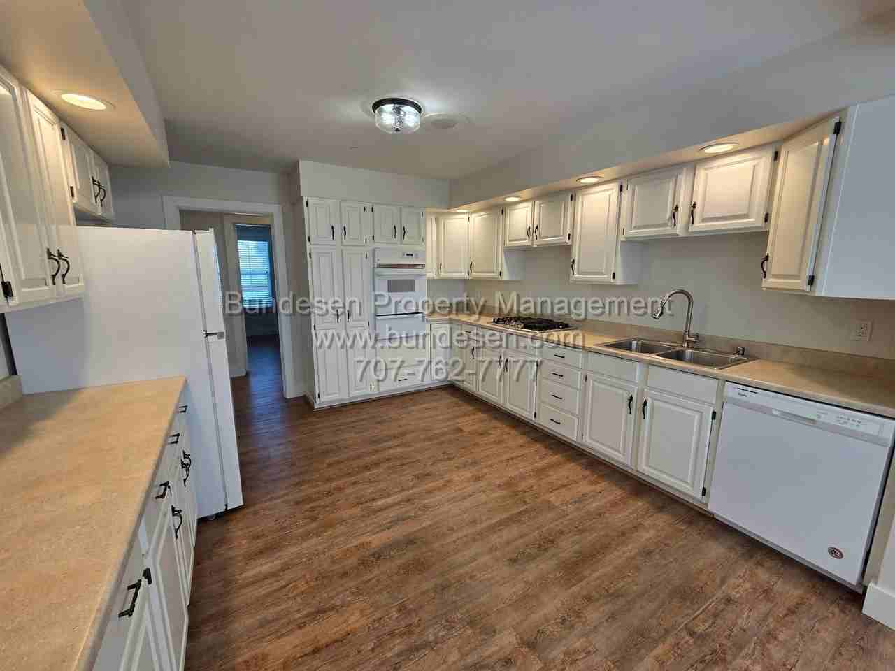 811 Old Adobe Rd - Photo 5 of 23