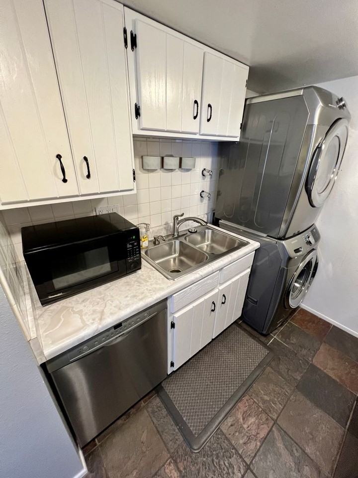 3354 S Flower St #11 - Photo 5 of 16