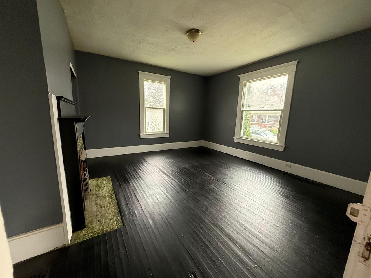 103 Dewey Ave - Photo 3 of 8