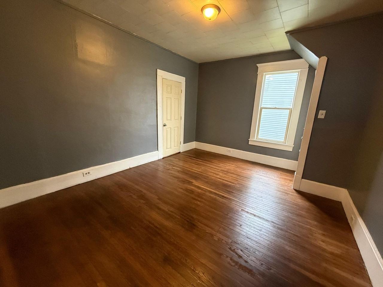 103 Dewey Ave - Photo 4 of 8