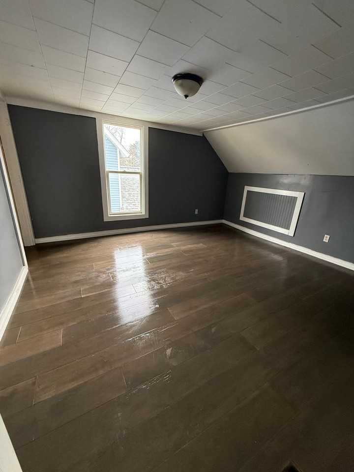 103 Dewey Ave - Photo 6 of 8