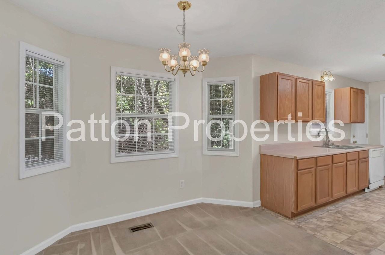 131 Renaissance Way - Photo 6 of 21