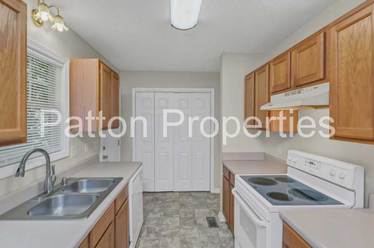 131 Renaissance Way - Photo 7 of 21