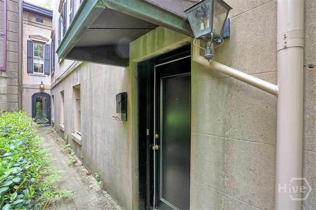 216 E Gaston St - Photo 3 of 26