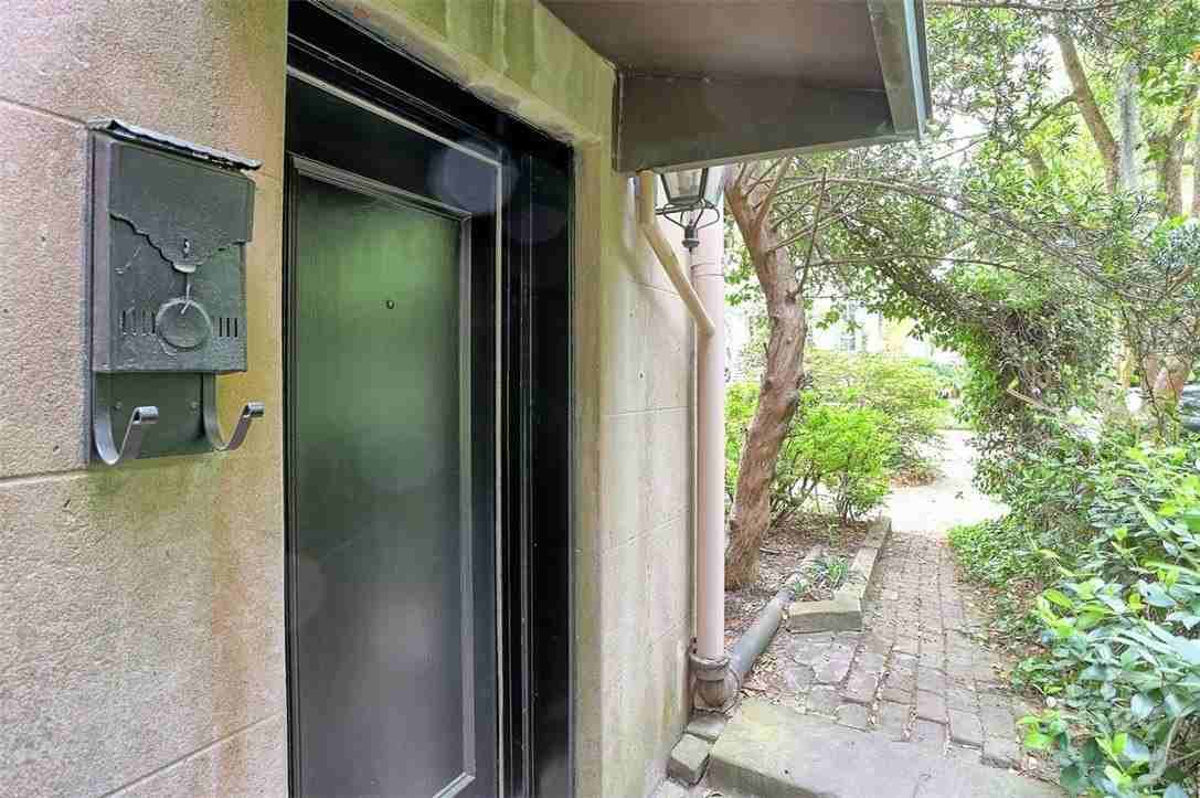 216 E Gaston St - Photo 4 of 26