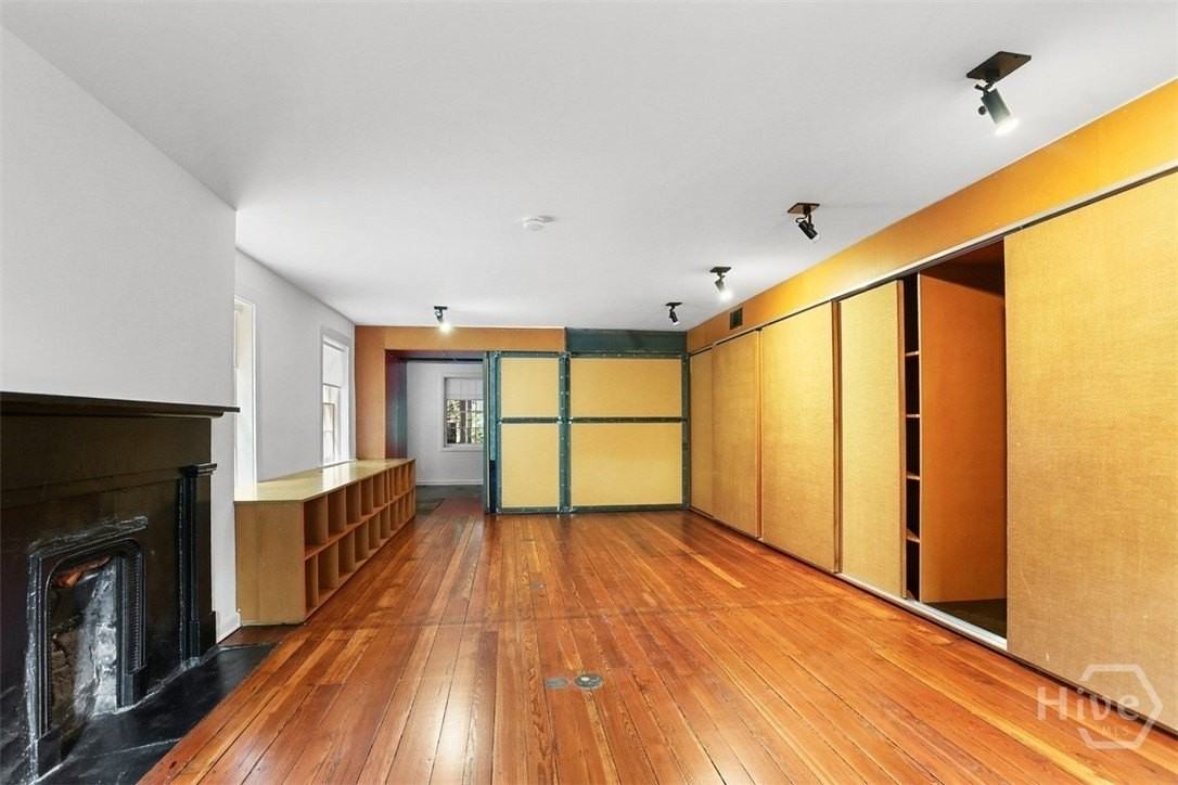 216 E Gaston St - Photo 6 of 26