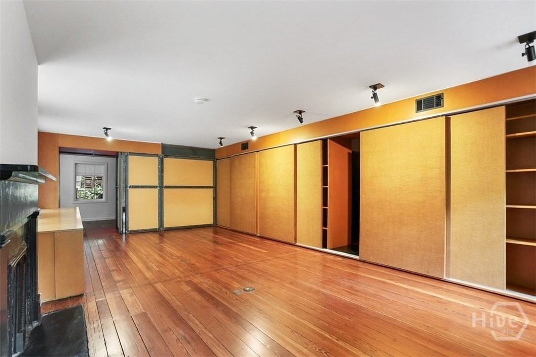 216 E Gaston St - Photo 7 of 26