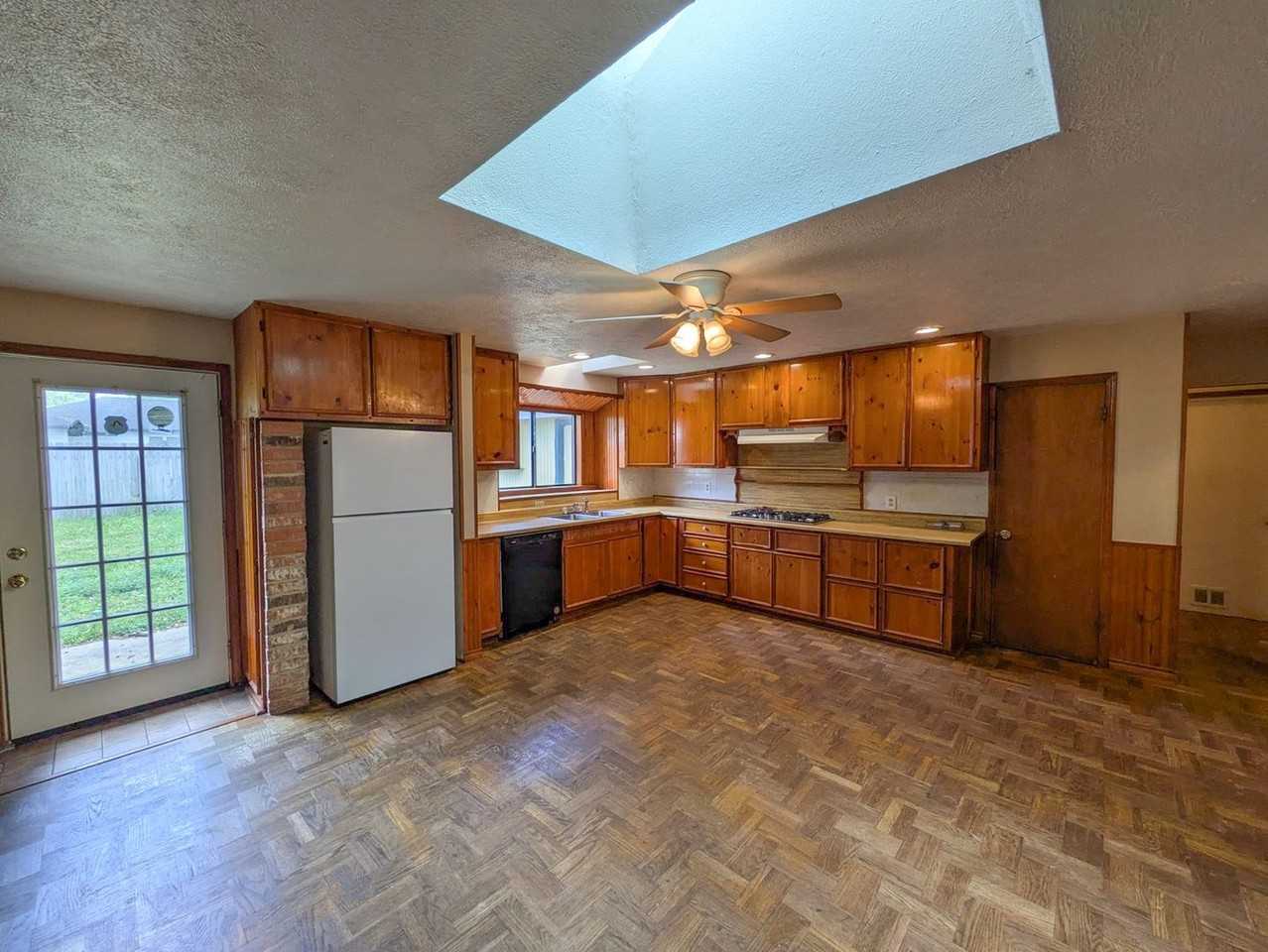 770 Peyton Dr - Photo 5 of 25