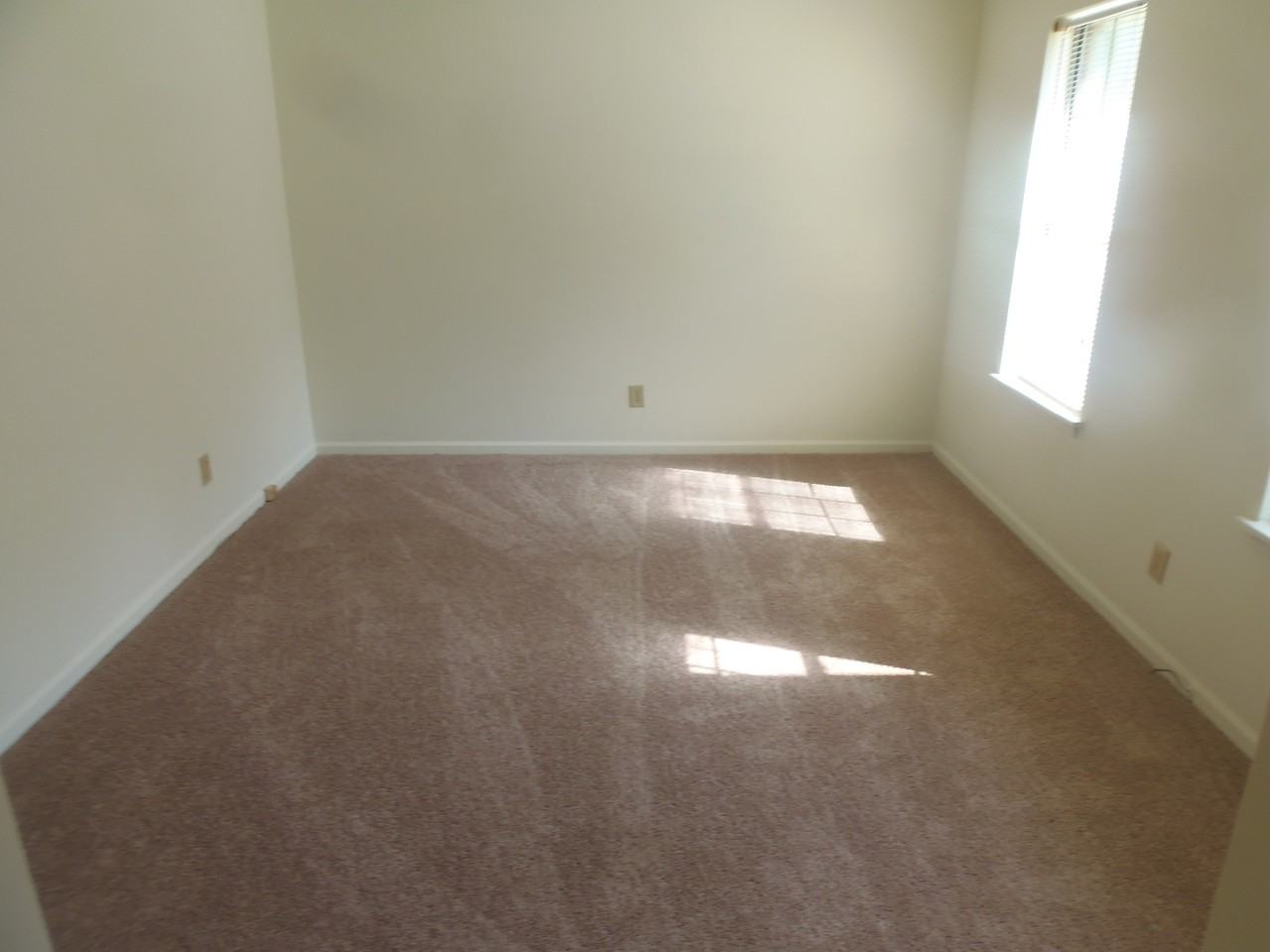 259 Dorchester Manor Blvd - Photo 2 of 13