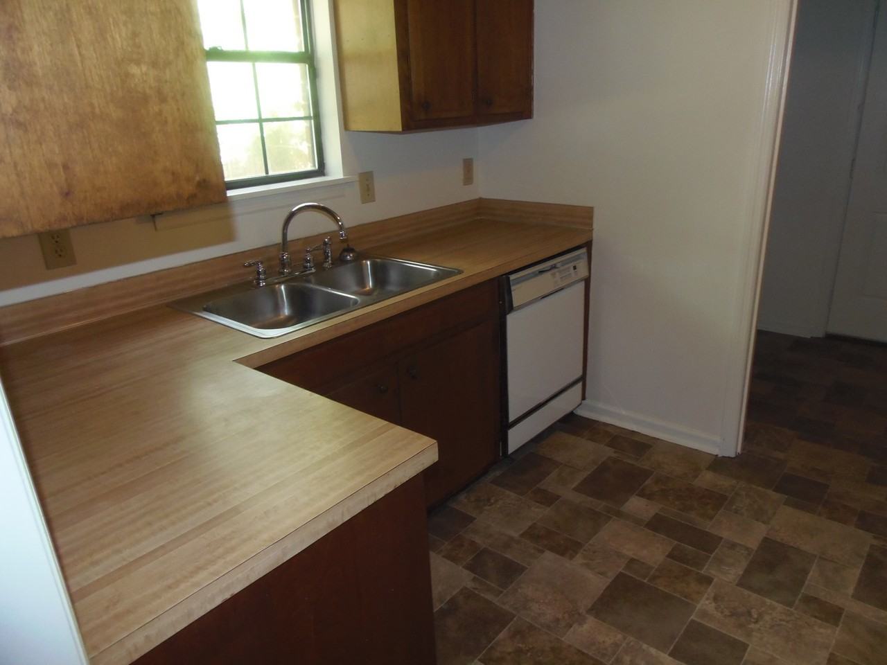 259 Dorchester Manor Blvd - Photo 3 of 13