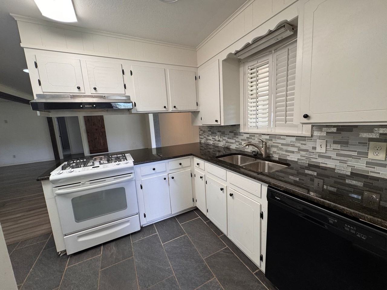 1821 Mars Dr - Photo 5 of 13