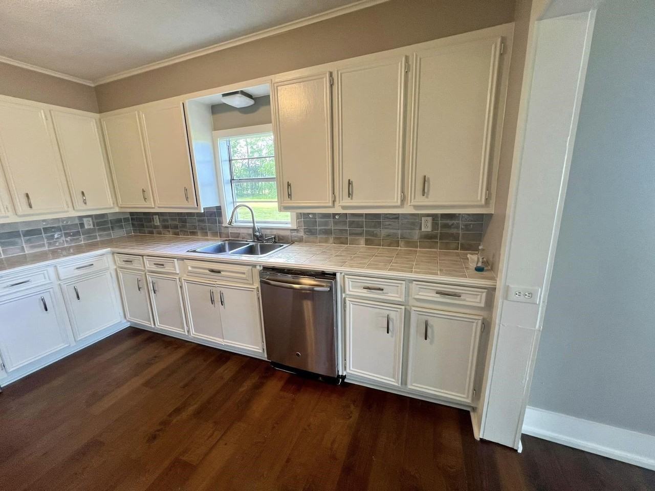 1259 Machen Ln - Photo 4 of 12