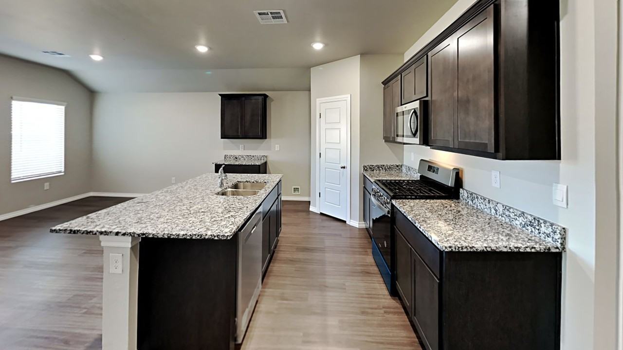 12501 Nw 139th St - Photo 4 of 18