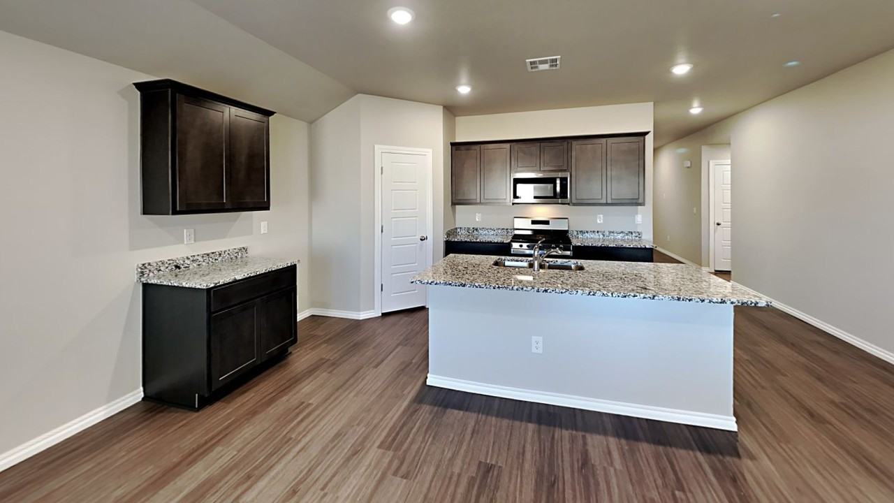 12501 Nw 139th St - Photo 5 of 18