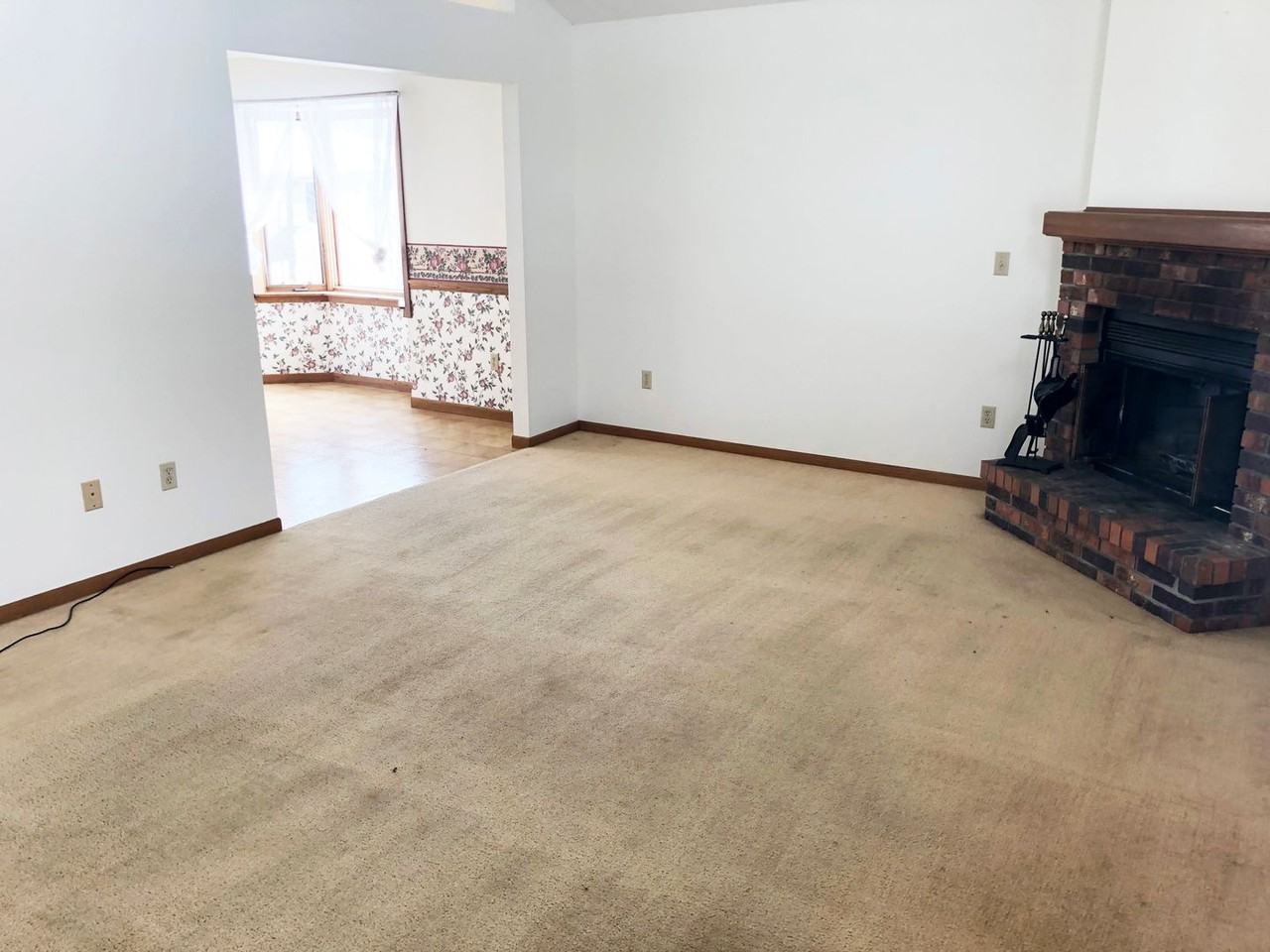 209 Greenwood Dr - Photo 3 of 24