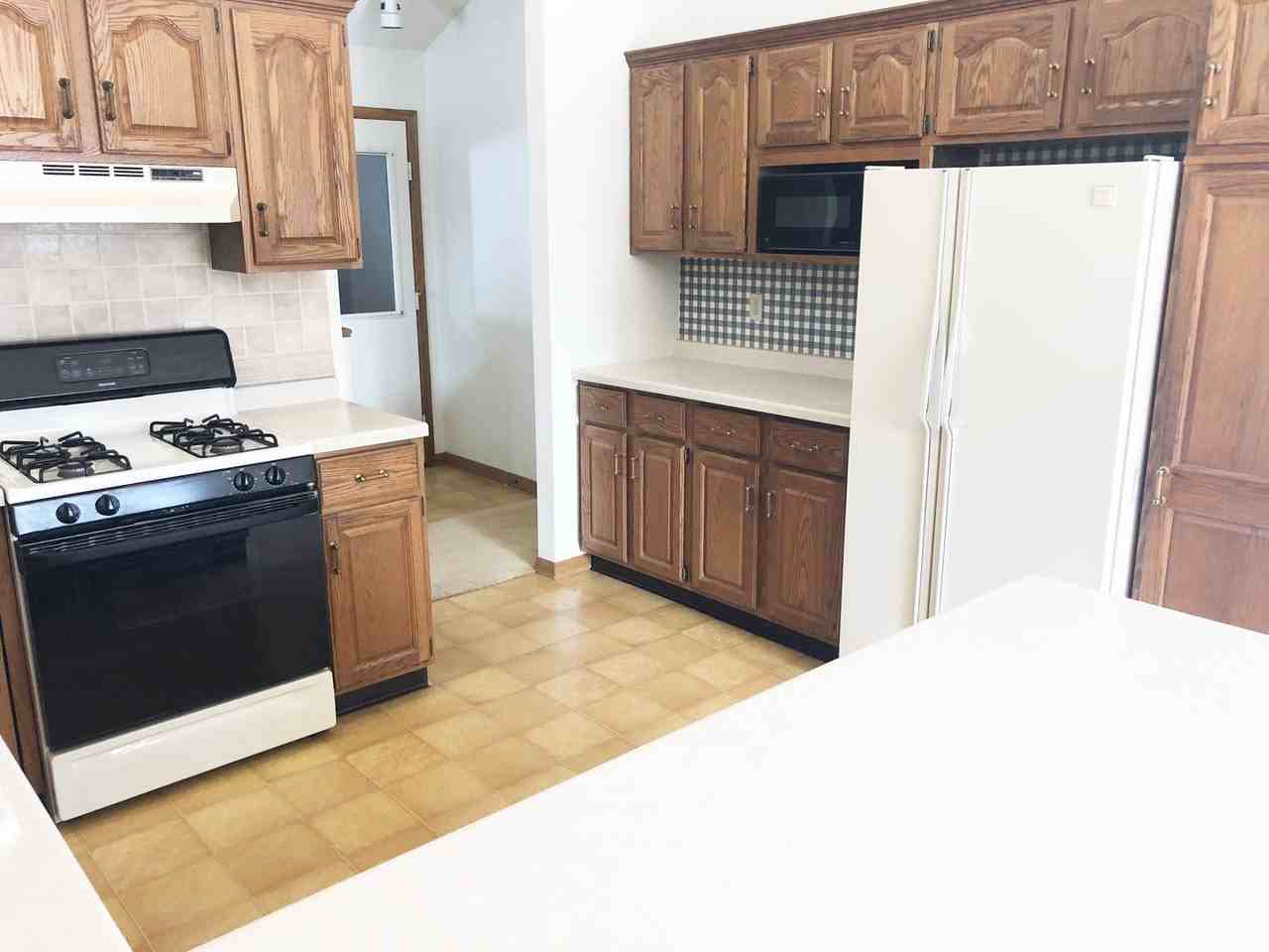 209 Greenwood Dr - Photo 7 of 24