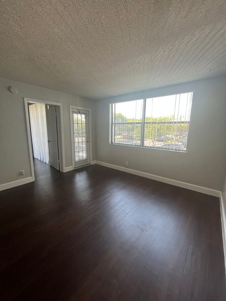 728 Executive Center Dr #29 - Photo 3 of 29