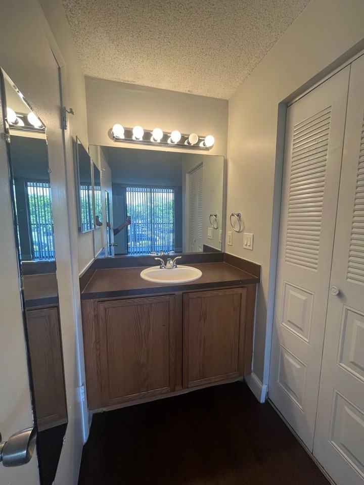 728 Executive Center Dr #29 - Photo 7 of 29