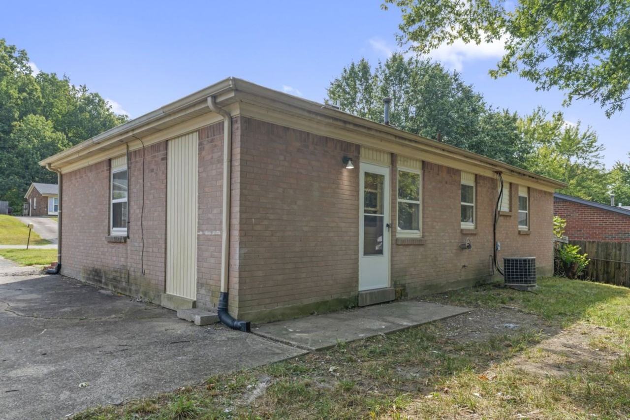 8210 Candelabrum Pl - Photo 4 of 18