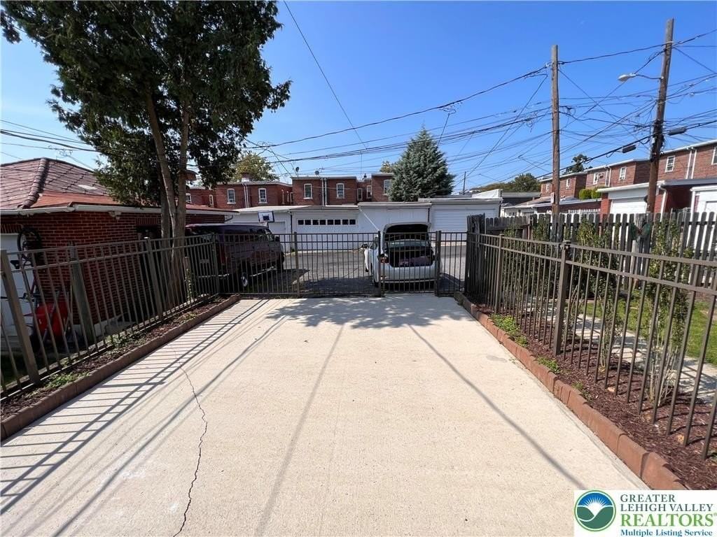 628 N 20th St - Photo 3 of 9