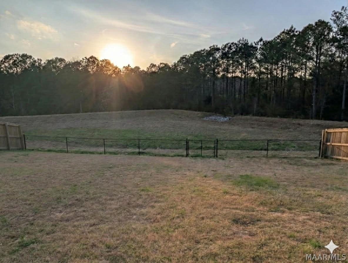 750 Park Ln - Photo 2 of 23