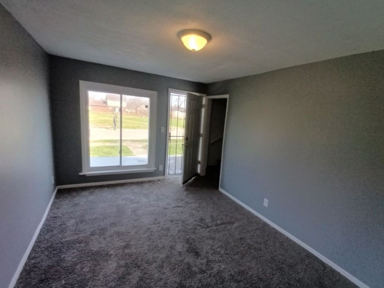 4080 Isabelle St - Photo 6 of 26