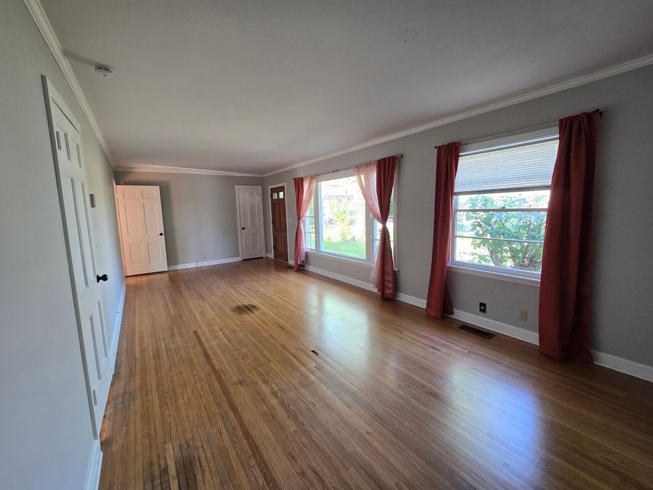 1012 Hadley Ave - Photo 3 of 18