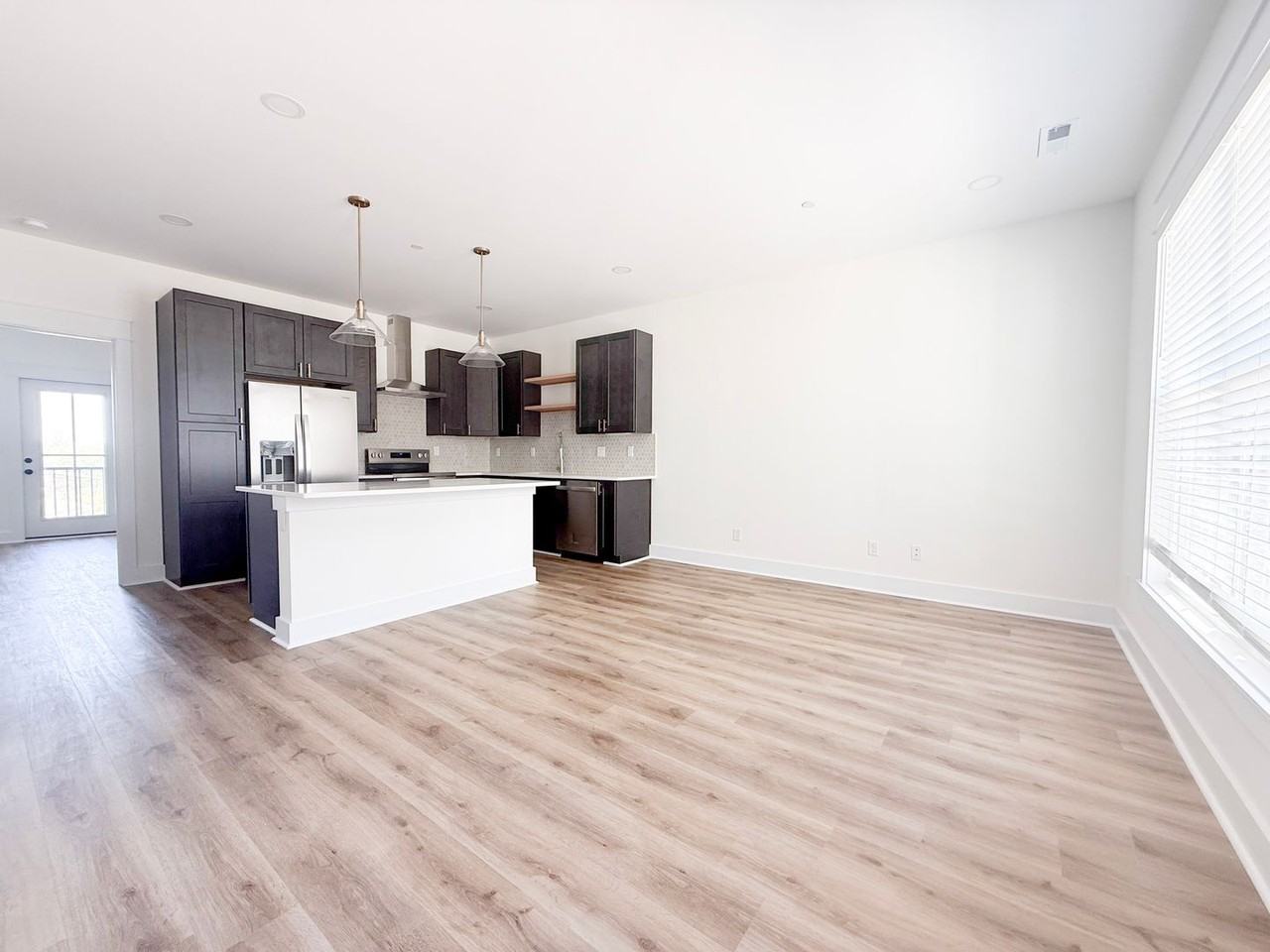 1326 Belfair St - Photo 2 of 29