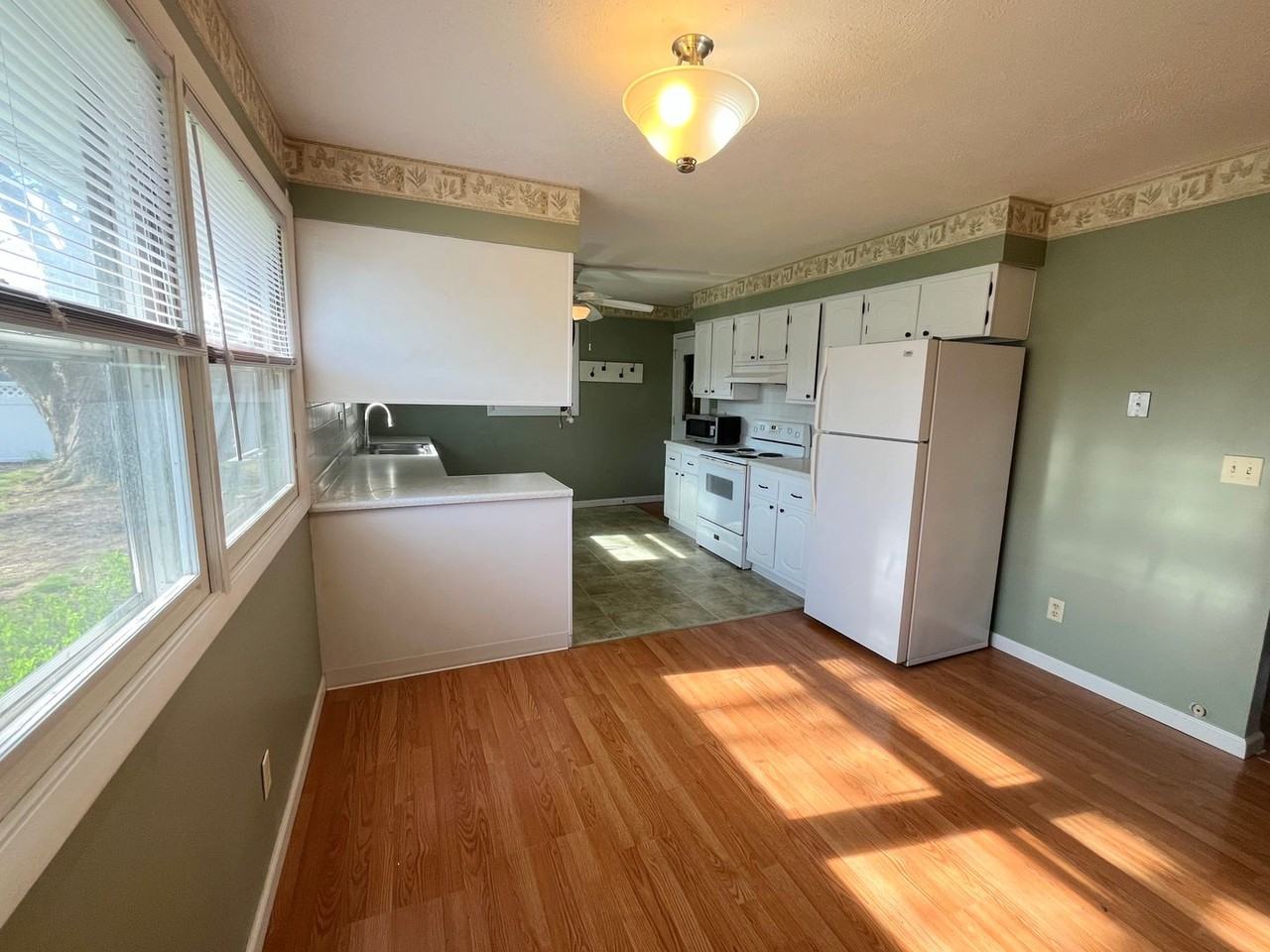 4059 Woodland Ln - Photo 4 of 19