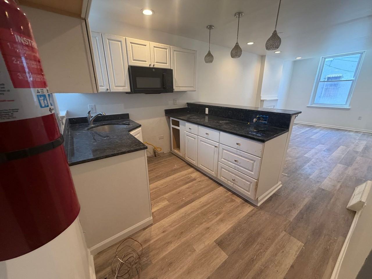 851 N Palm St - Photo 3 of 26