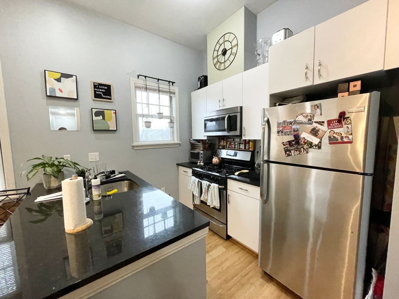 195 195 West Tihrd St, - Photo 4 of 8