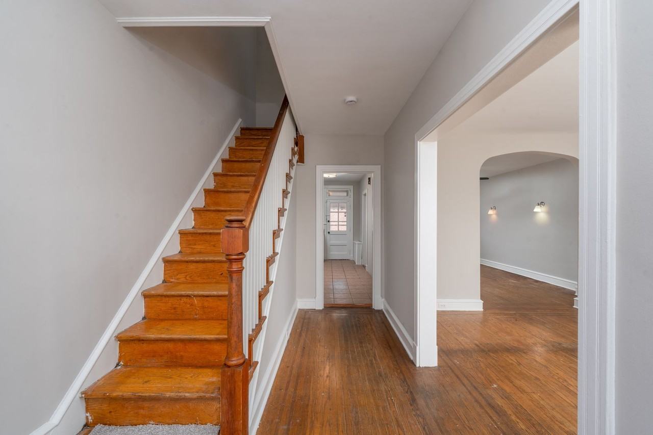 4244 Shamrock Ave - Photo 3 of 29