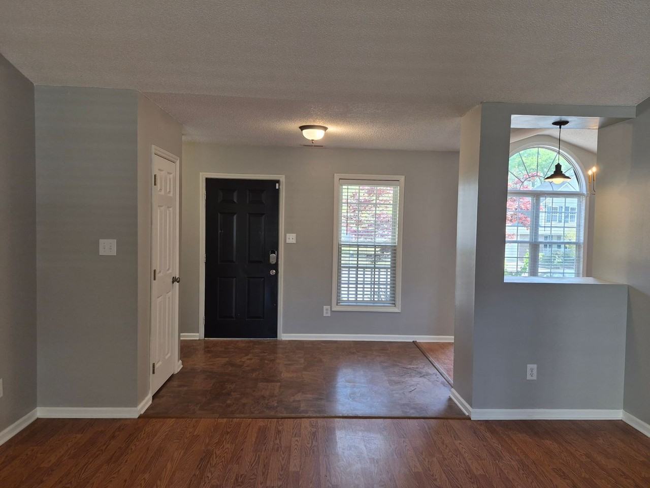 136 Arbor Dr - Photo 2 of 19