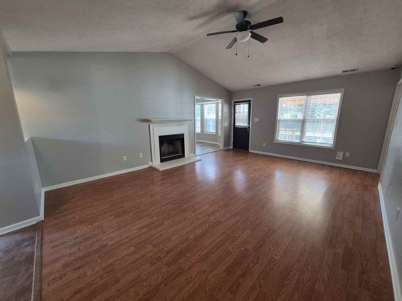 136 Arbor Dr - Photo 3 of 19