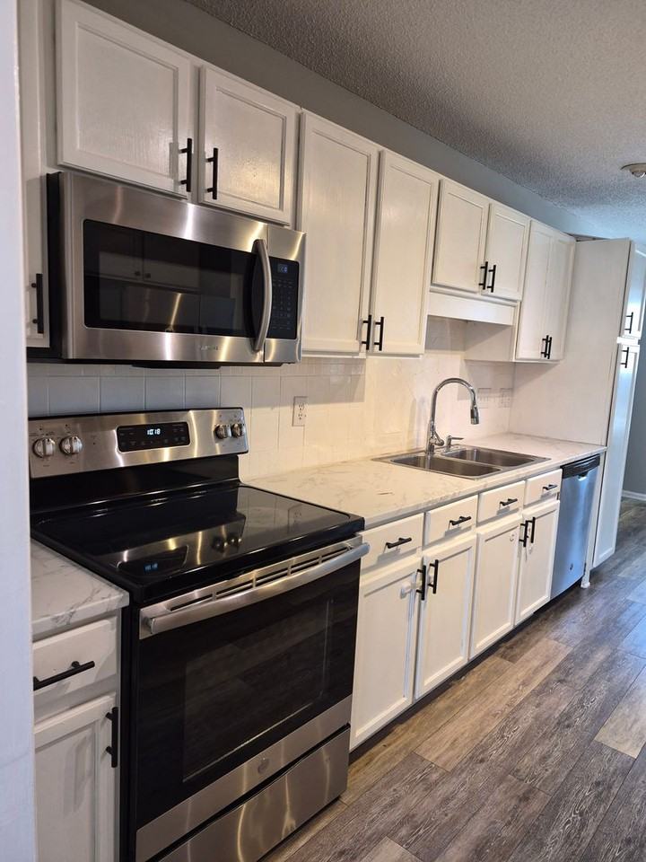 136 Arbor Dr - Photo 5 of 19