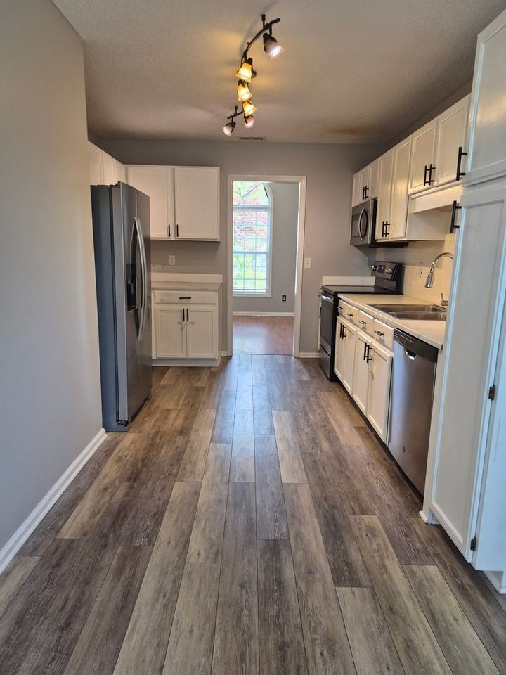 136 Arbor Dr - Photo 7 of 19