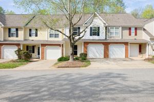 featured image of 917 Creek Crossing Trl