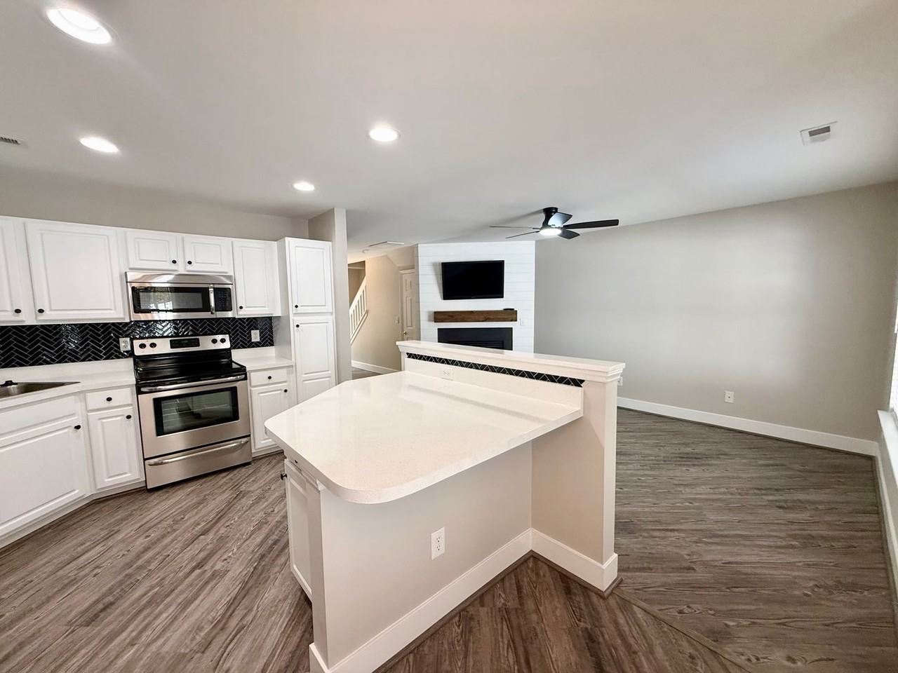 917 Creek Crossing Trl - Photo 2 of 33