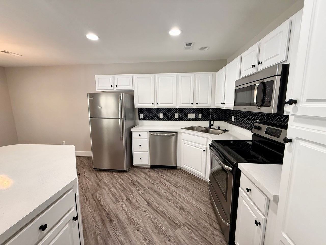 917 Creek Crossing Trl - Photo 3 of 33