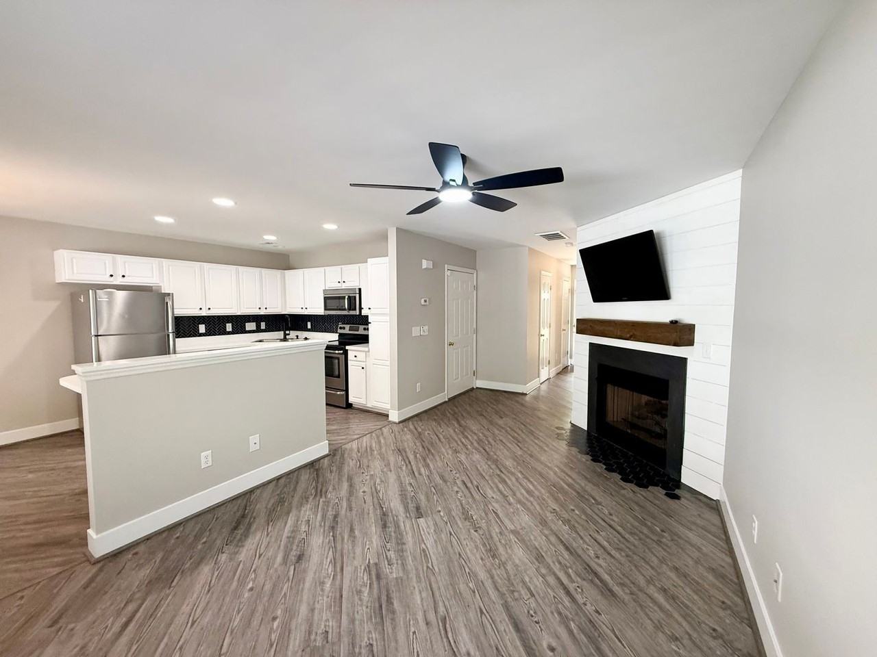 917 Creek Crossing Trl - Photo 4 of 33