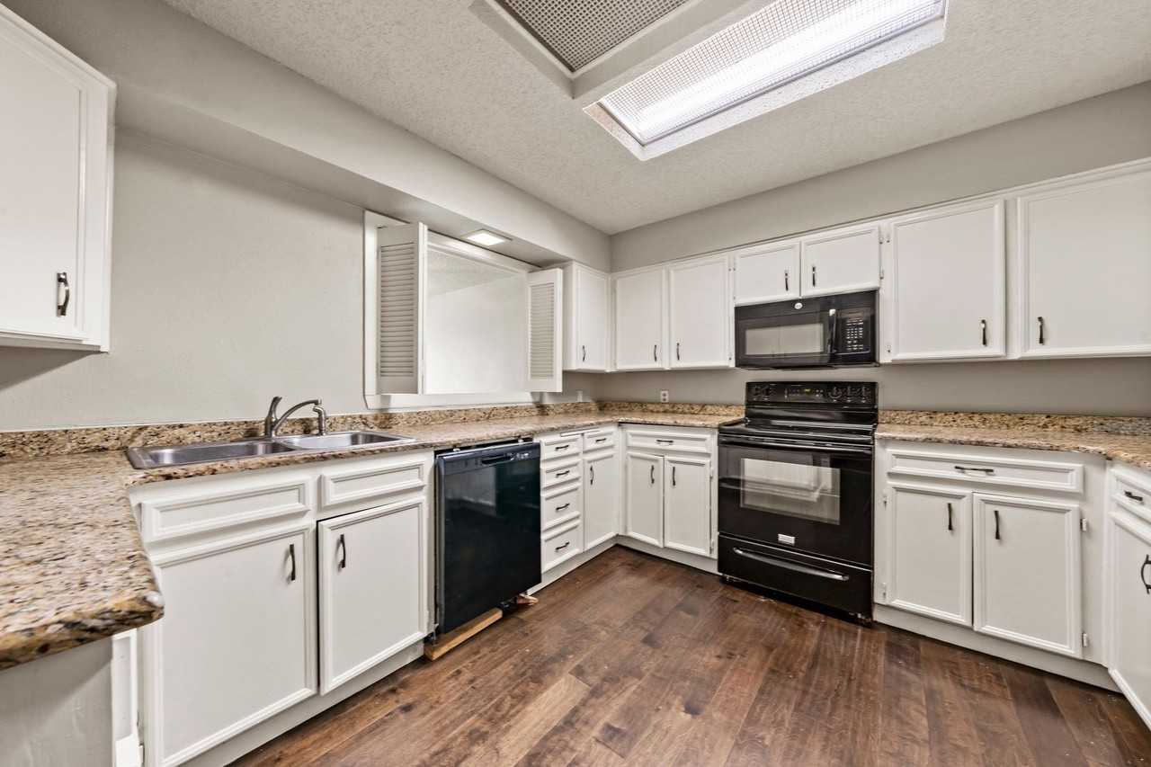 2812 Stewart Dr - Photo 4 of 21