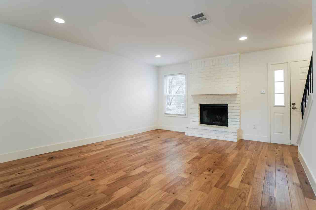 810 Banister Ln #806 - Photo 3 of 15