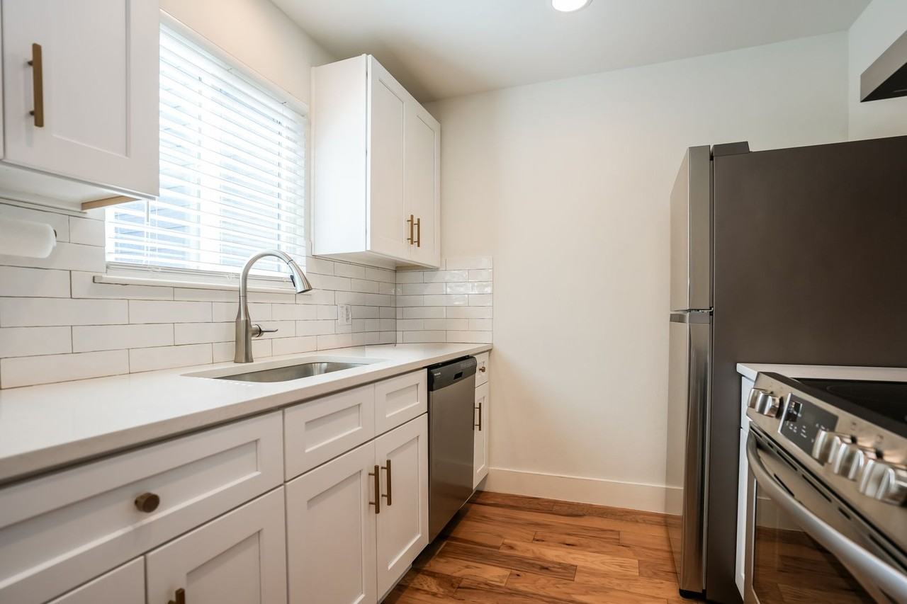 810 Banister Ln #806 - Photo 5 of 15