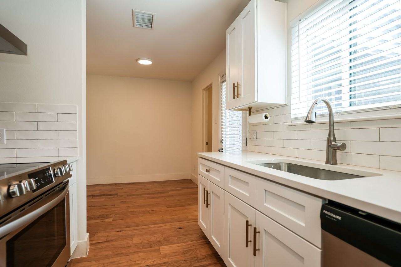 810 Banister Ln #806 - Photo 6 of 15