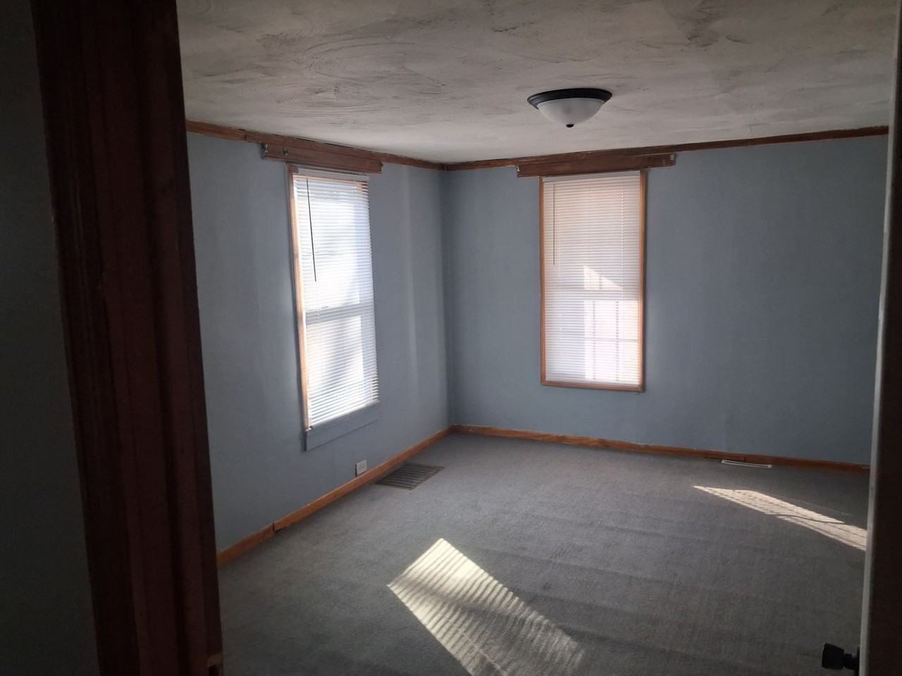 2005 E Laurel St - Photo 4 of 8