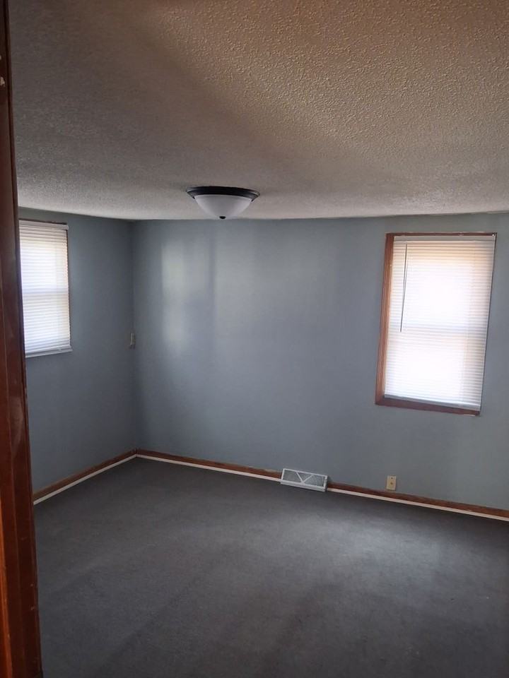 2005 E Laurel St - Photo 5 of 8