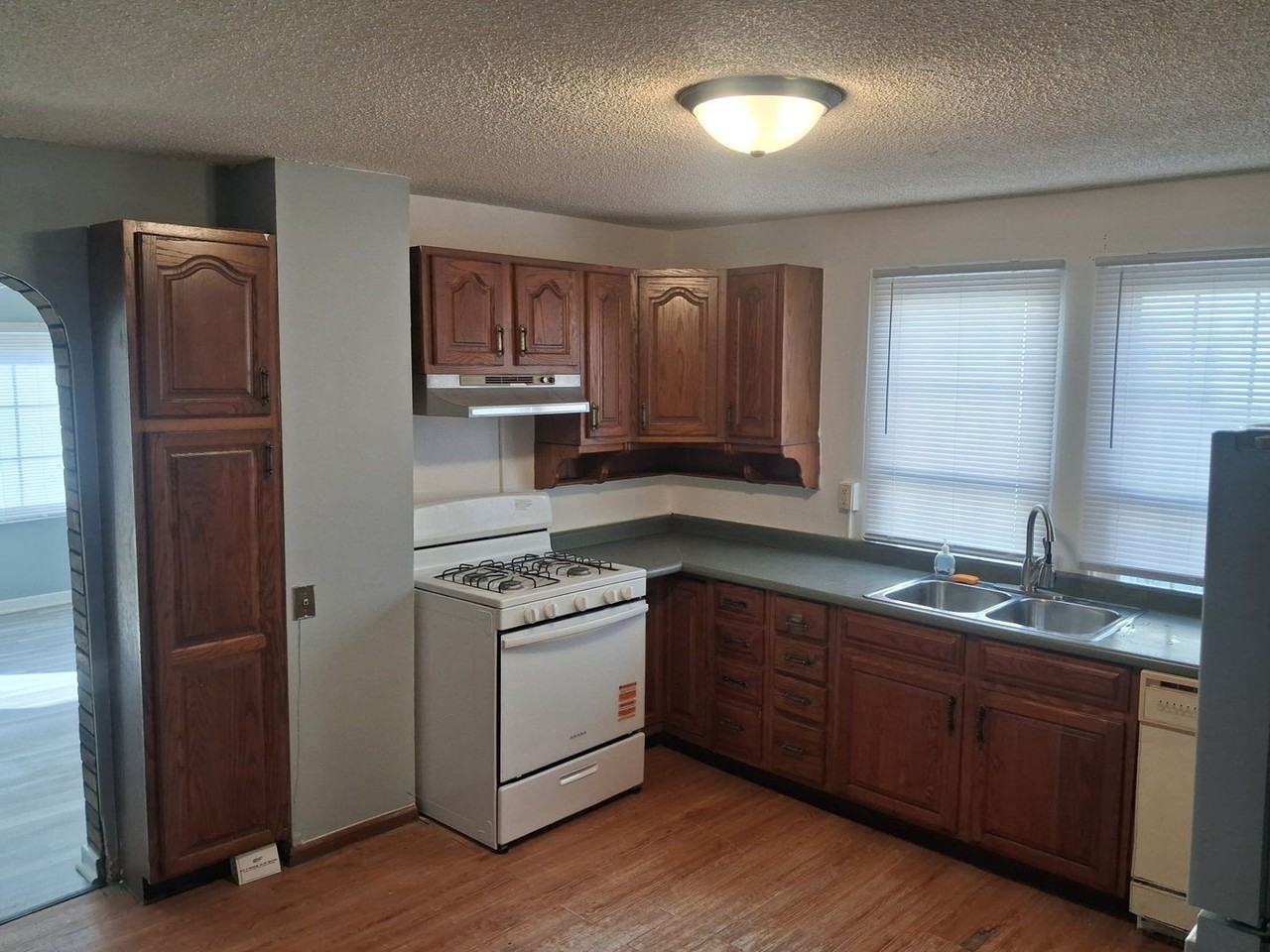 2005 E Laurel St - Photo 6 of 8