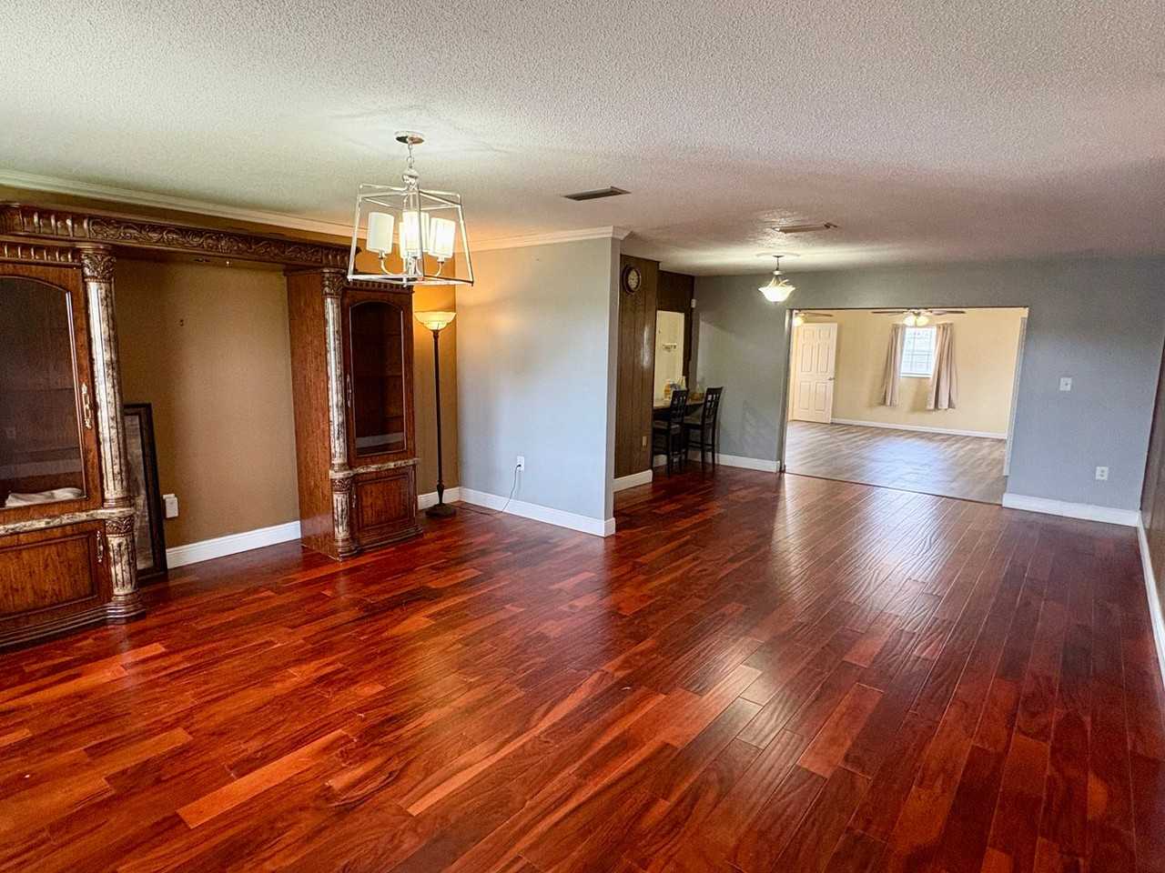 1506 Barcelona Ave - Photo 2 of 17