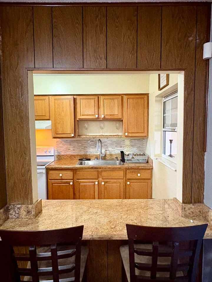 1506 Barcelona Ave - Photo 3 of 17