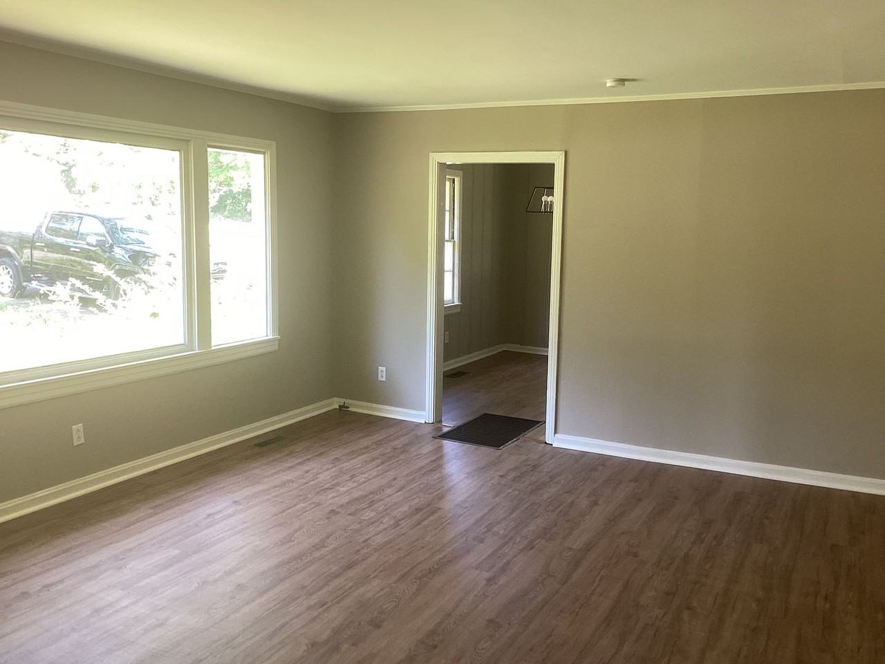 1425 Ewing Ave - Photo 2 of 11